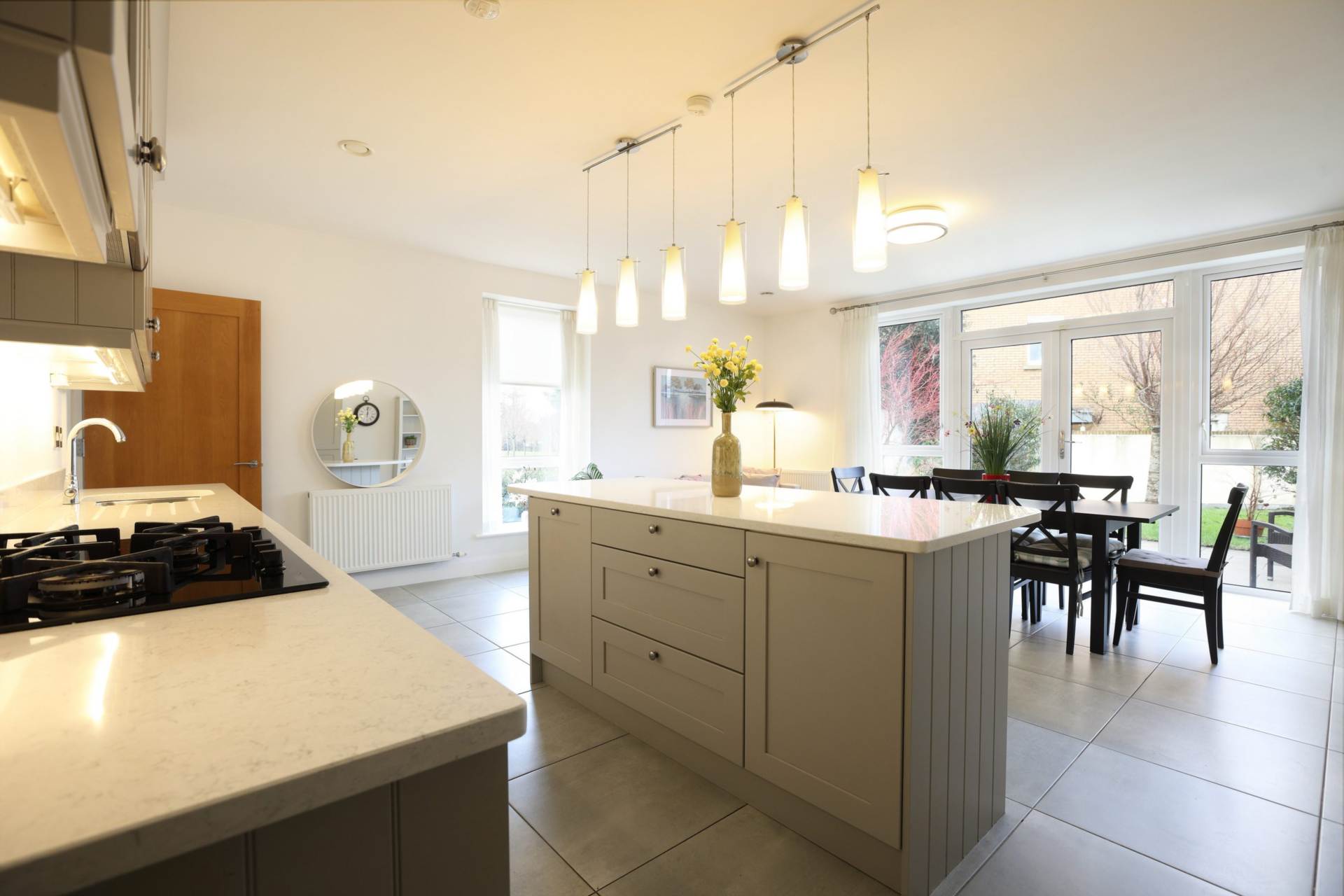 Cualanor Crescent, Cualanor