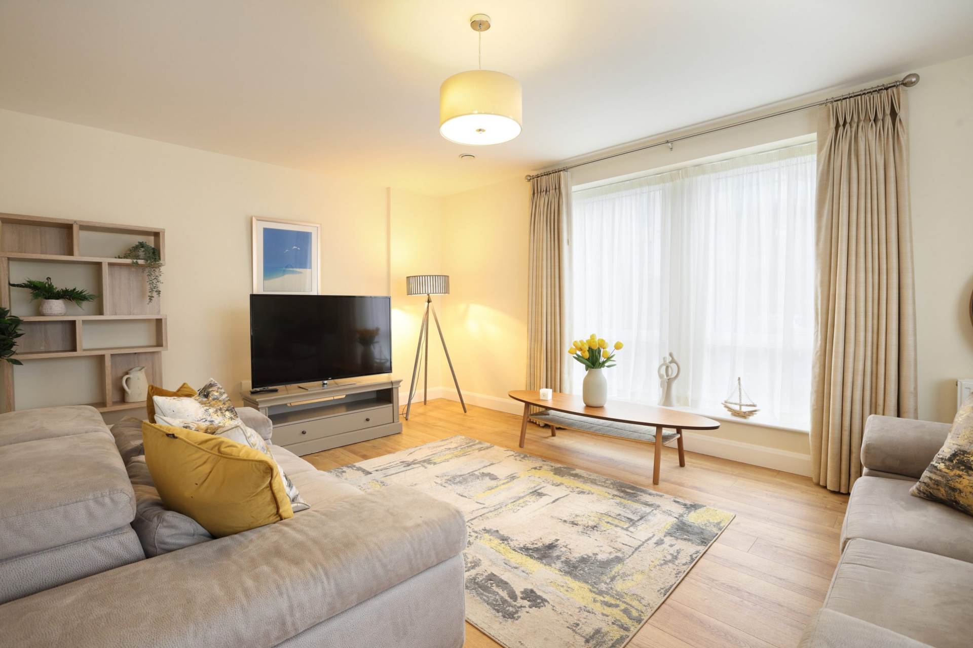 Cualanor Crescent, Cualanor