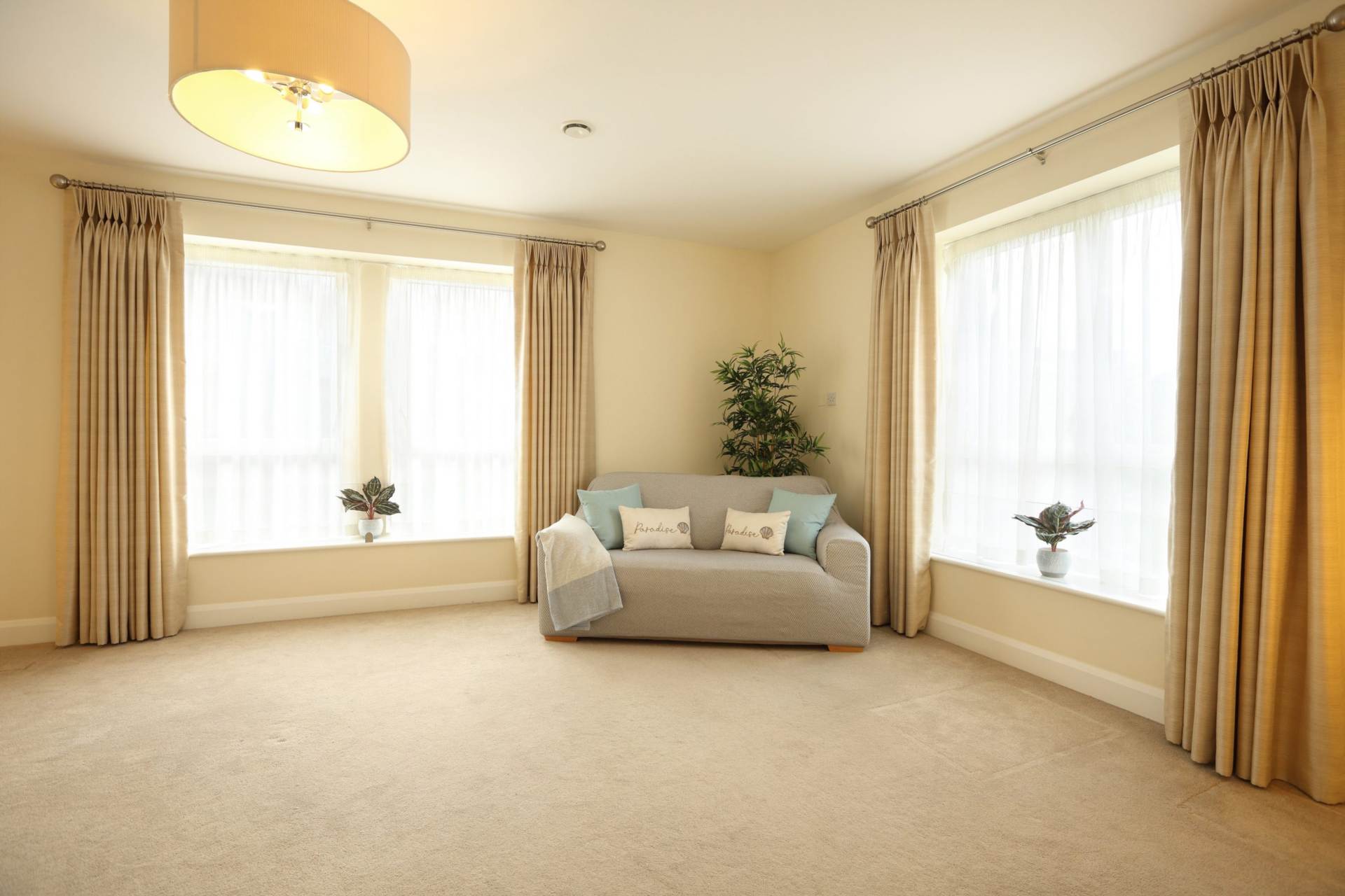 Cualanor Crescent, Cualanor