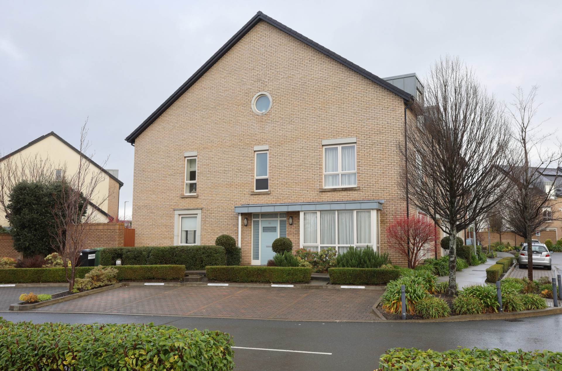 Cualanor Crescent, Cualanor