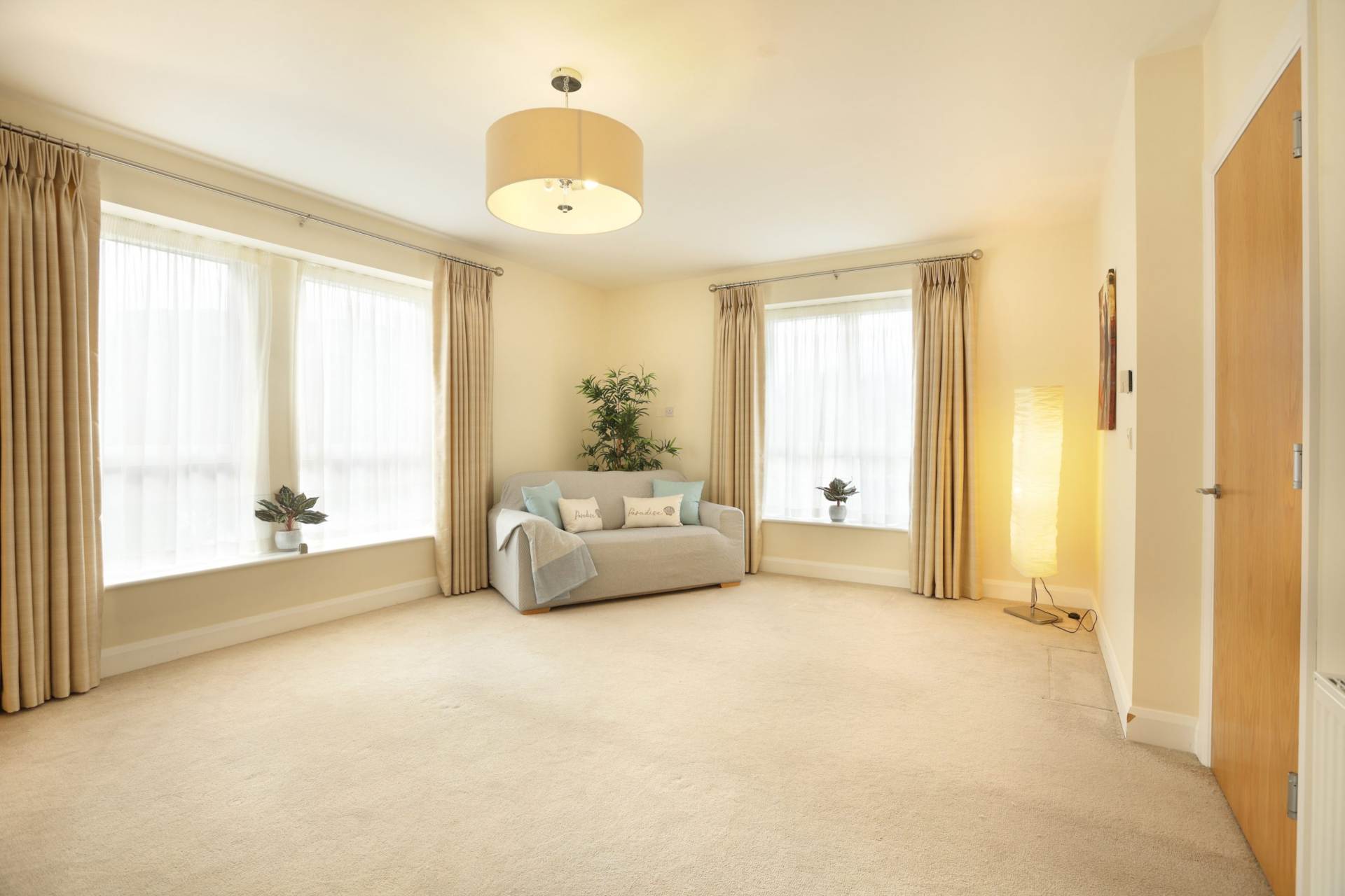 Cualanor Crescent, Cualanor