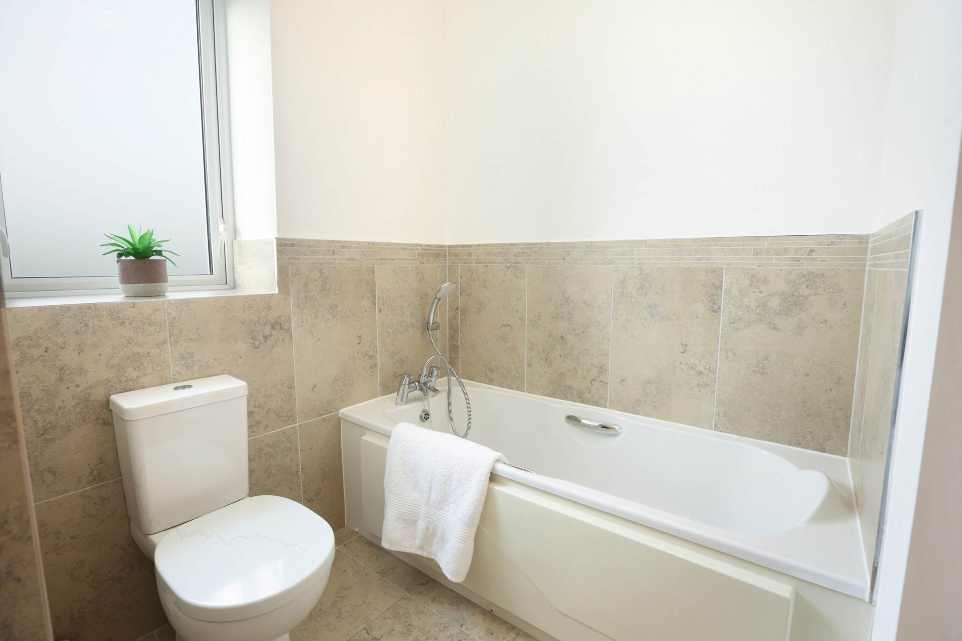 Cualanor Crescent, Cualanor