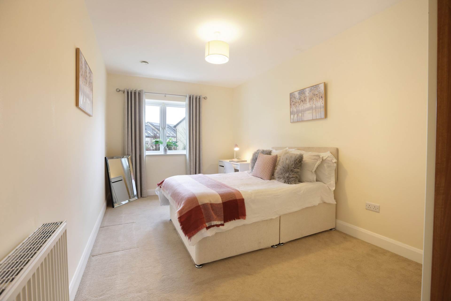 Cualanor Crescent, Cualanor