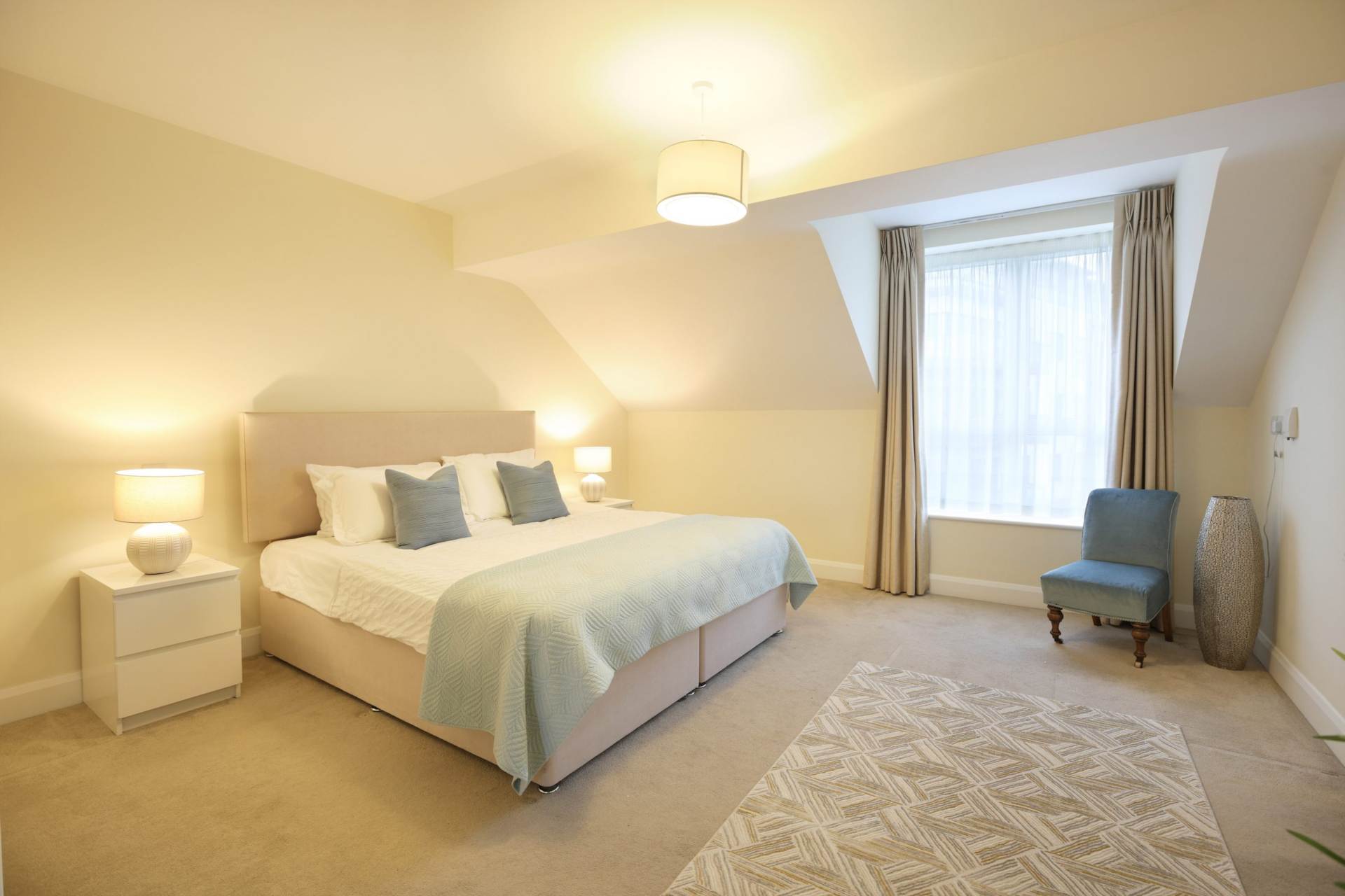 Cualanor Crescent, Cualanor