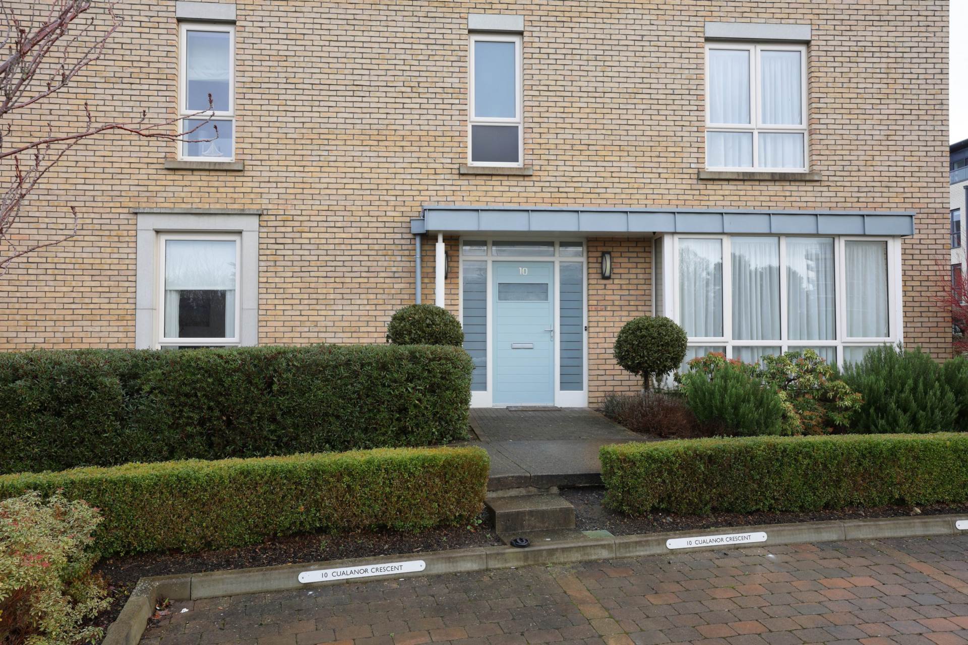 Cualanor Crescent, Cualanor