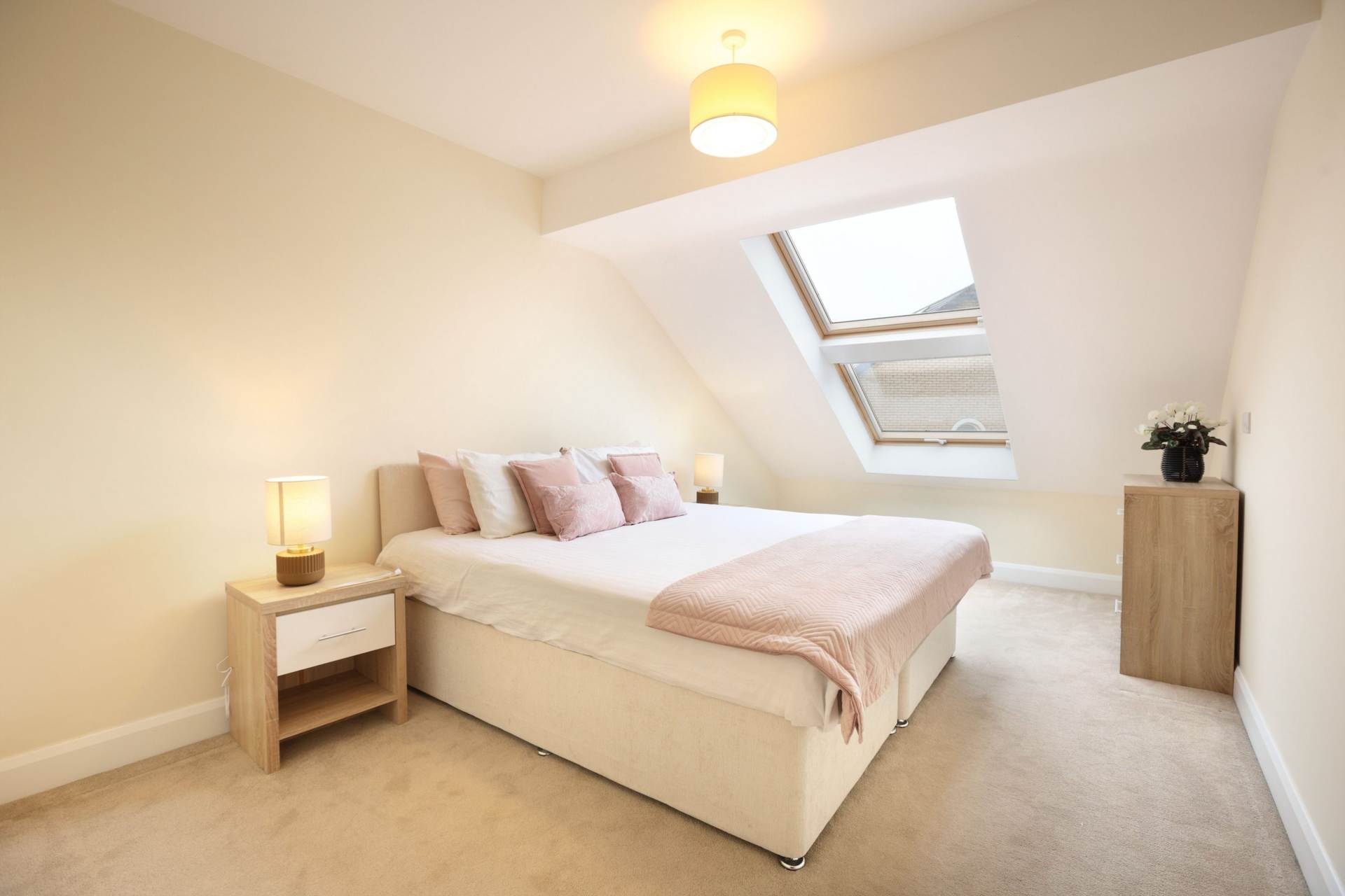 Cualanor Crescent, Cualanor