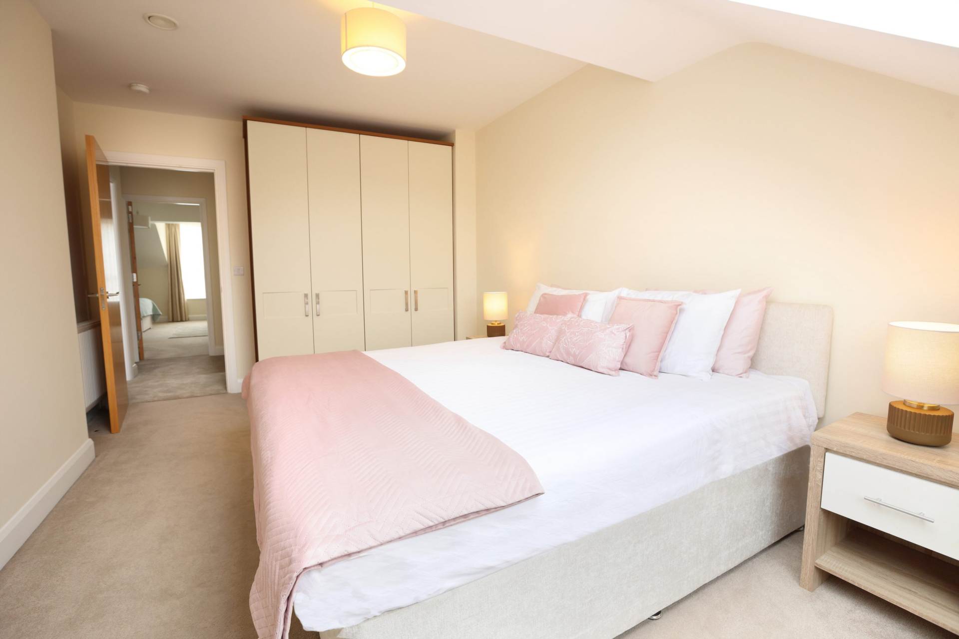 Cualanor Crescent, Cualanor