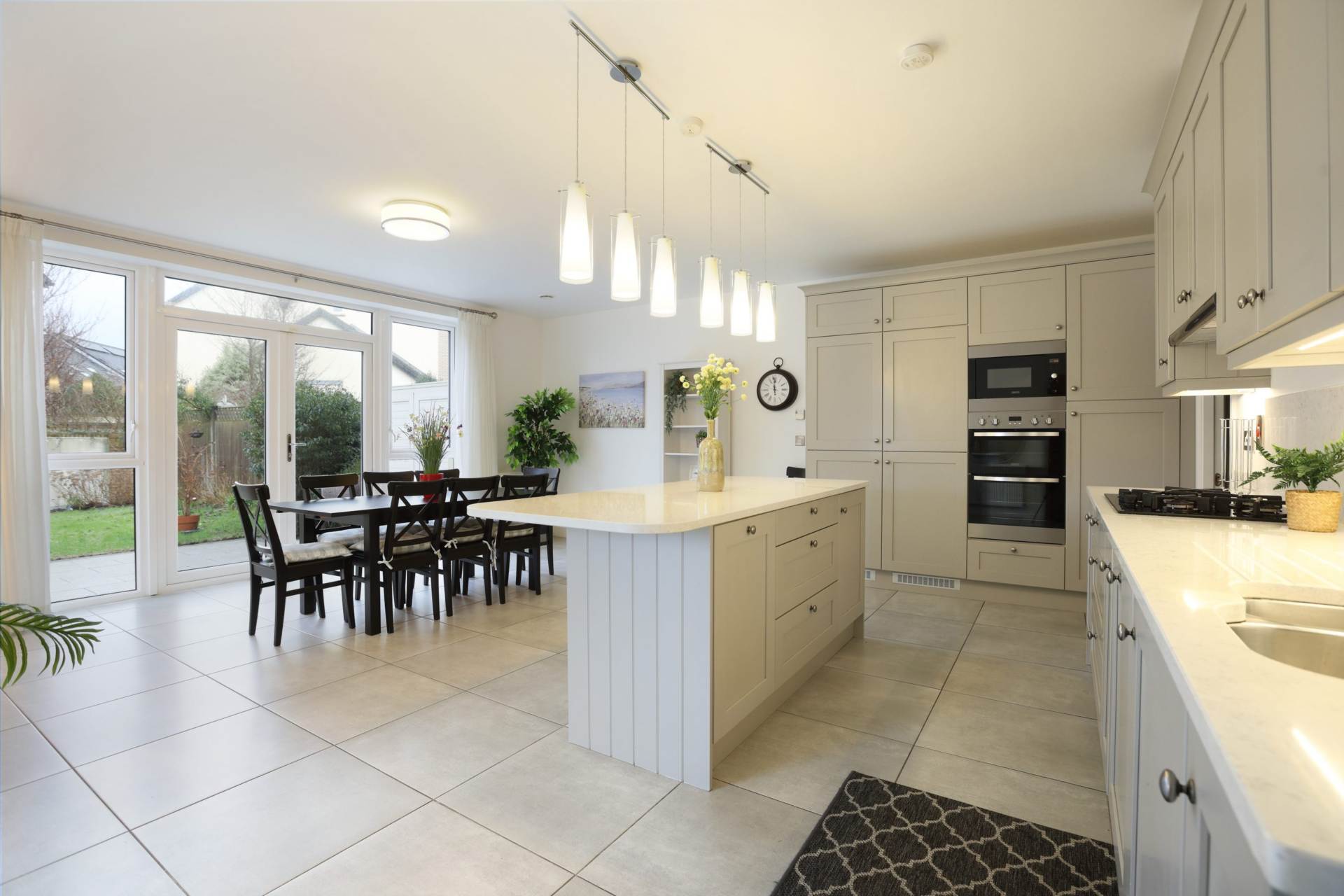 Cualanor Crescent, Cualanor