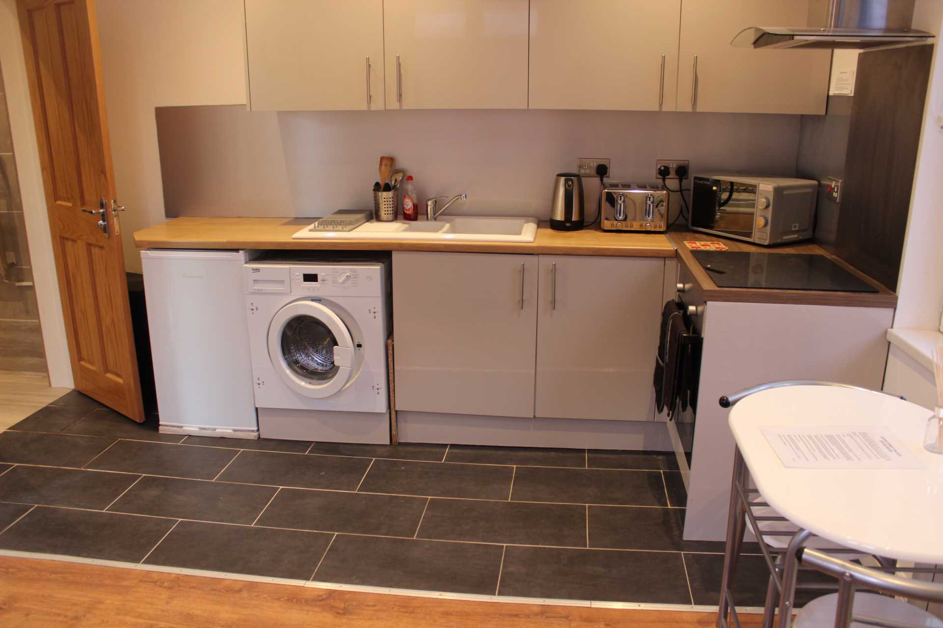 Cross Street, Belgrave, Image 2