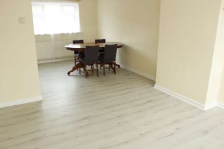 Nagle Grove, Rushey Mead, Image 3