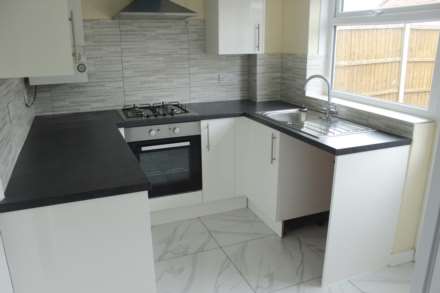 Nagle Grove, Rushey Mead, Image 4