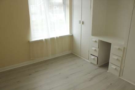 Nagle Grove, Rushey Mead, Image 6