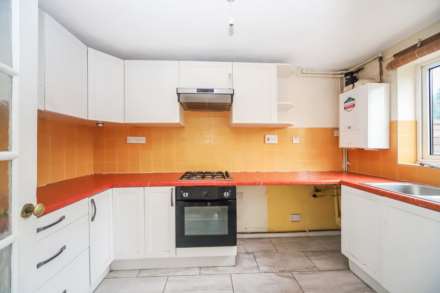 Grenadine Way, Tring, Image 5