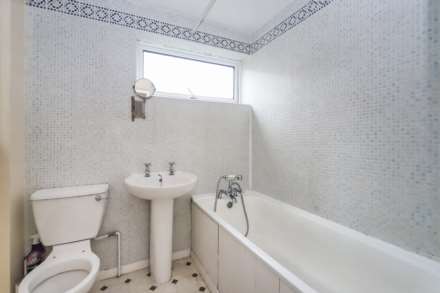 Grenadine Way, Tring, Image 9