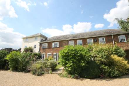 Royal Court, Tring Station, Image 1