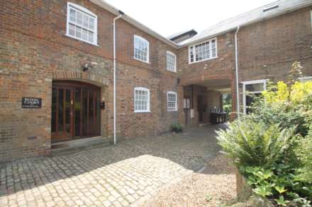 Royal Court, Tring Station, Image 2