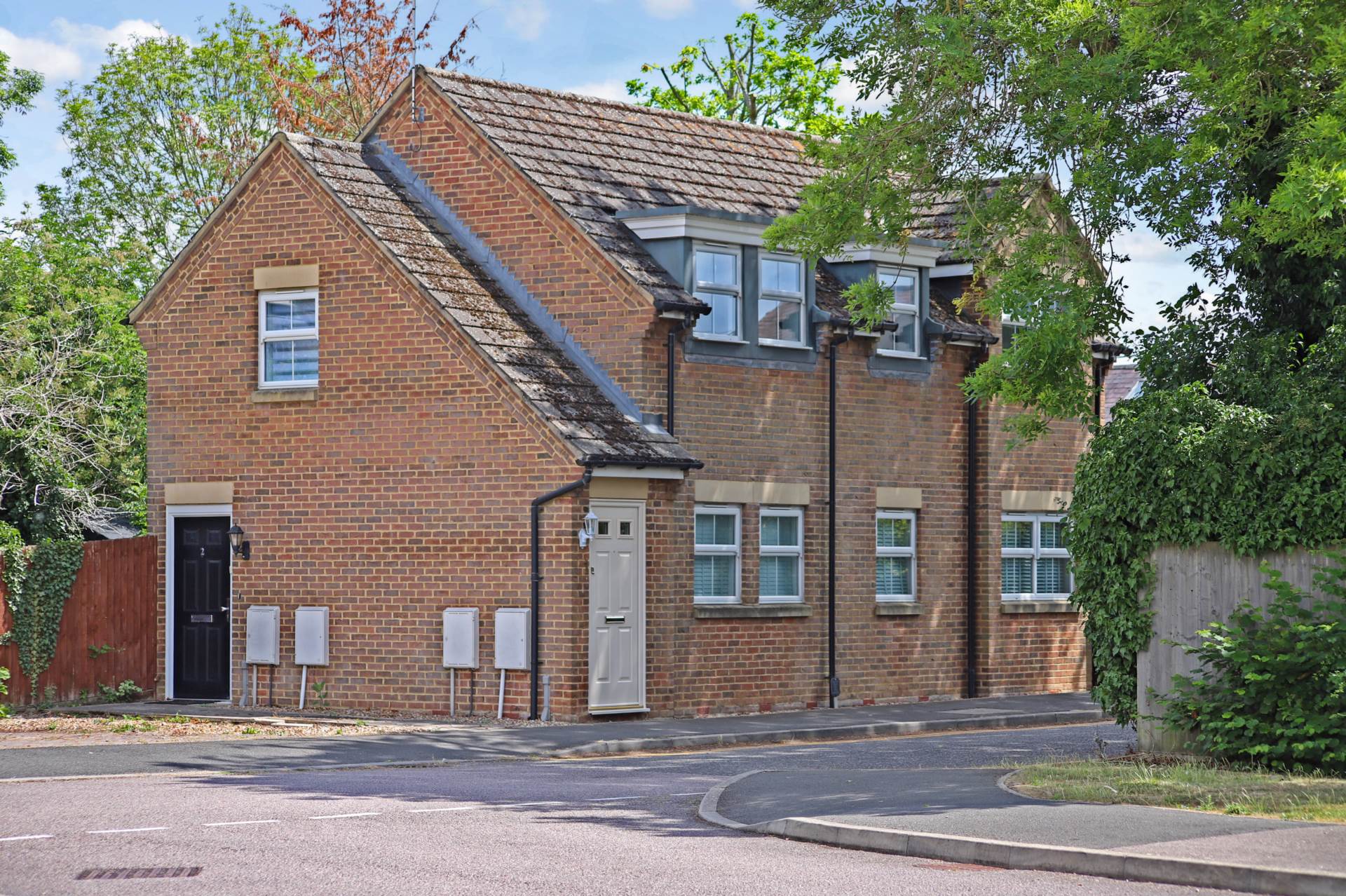 Aston Clinton, Image 1