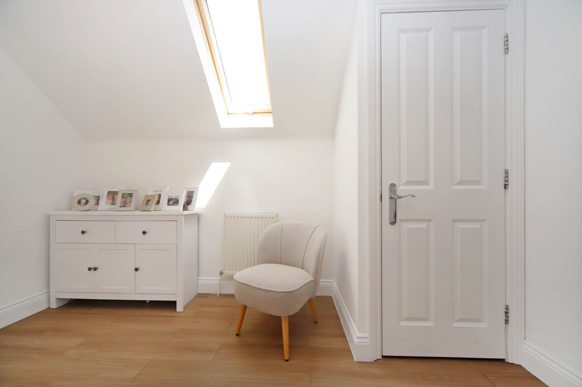 Aston Clinton, Image 10