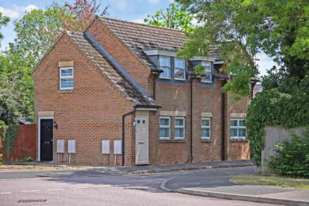 Aston Clinton, Image 1
