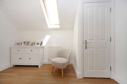 Aston Clinton, Image 10