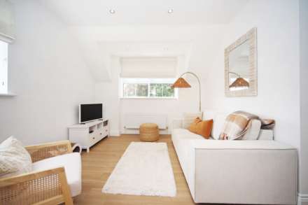 Aston Clinton, Image 2
