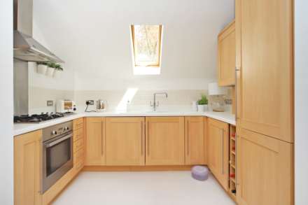 Aston Clinton, Image 5