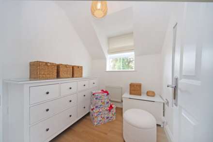 Aston Clinton, Image 7