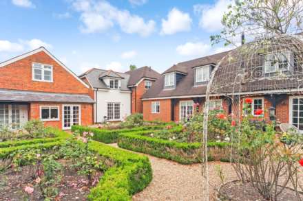 Property For Rent The Courtyards, Aston Clinton, Aylesbury
