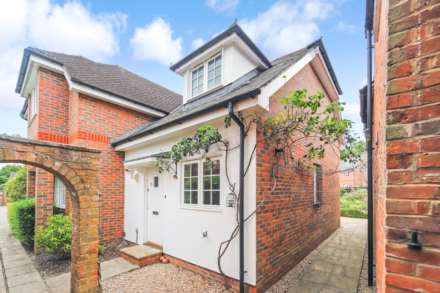 The Courtyards, Aston Clinton, Image 2