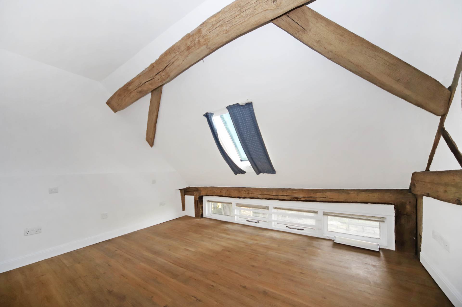 Wick Road, Wigginton, Hertfordshire, Image 12