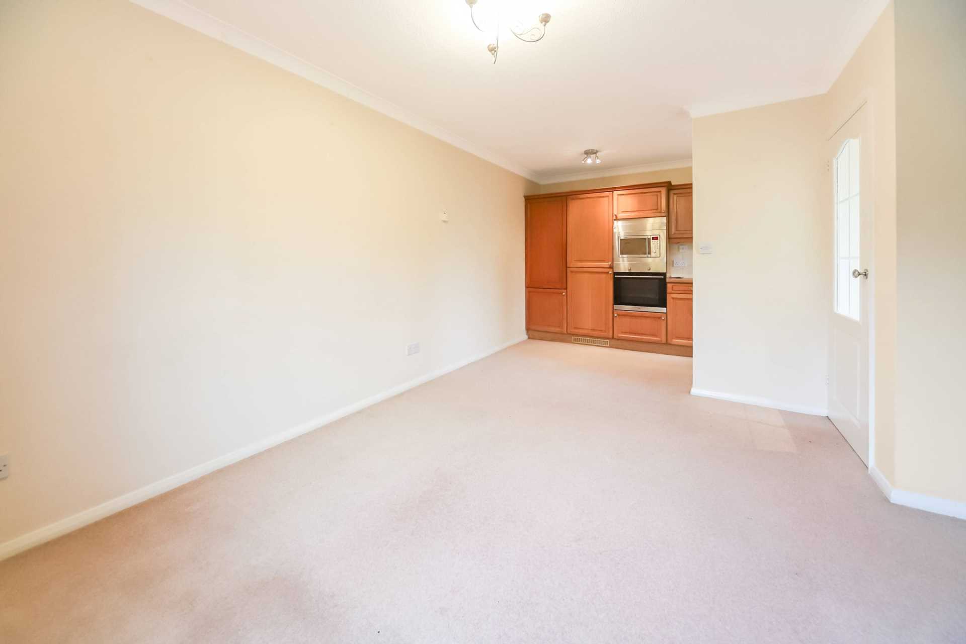 Hunters Close, Tring, Image 5
