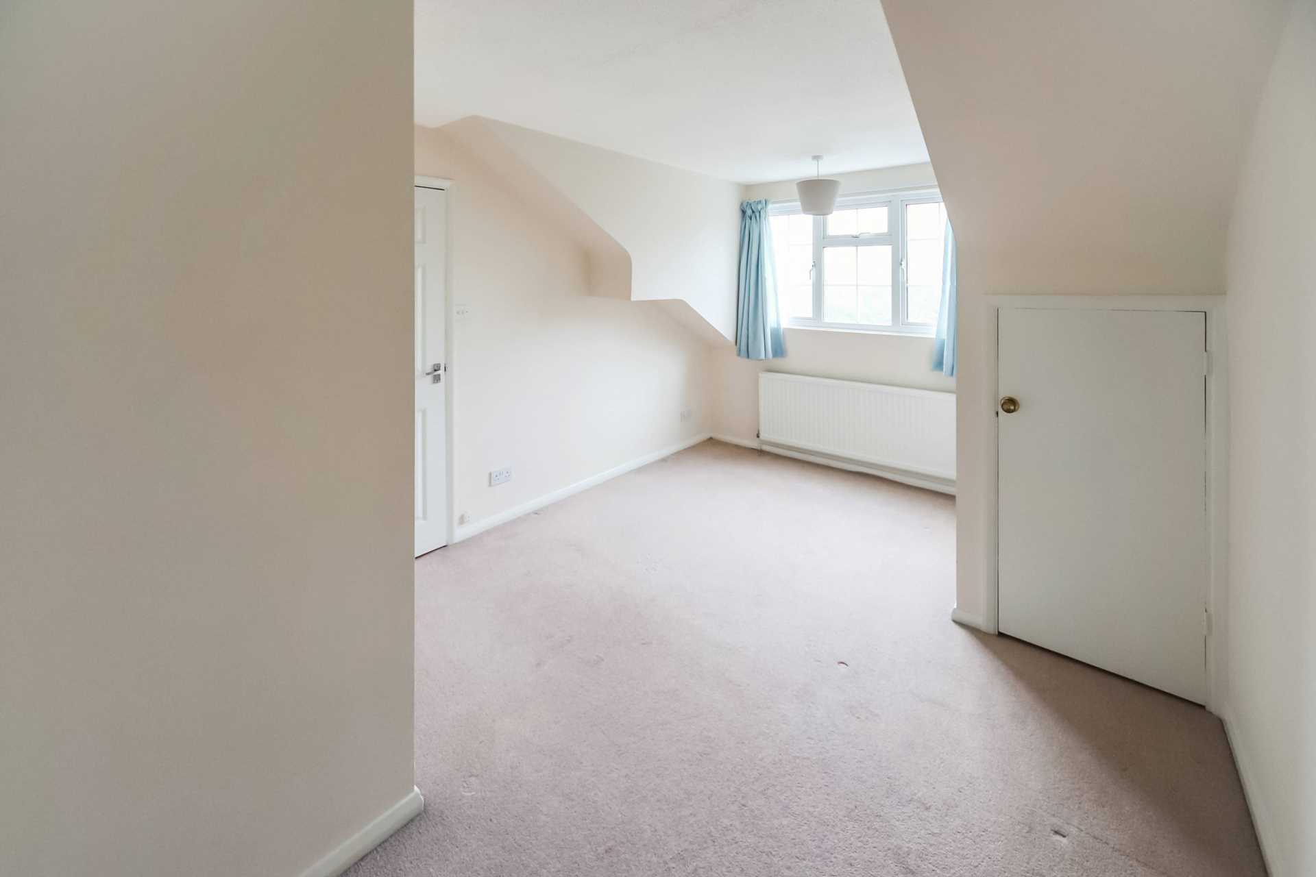 Hunters Close, Tring, Image 6