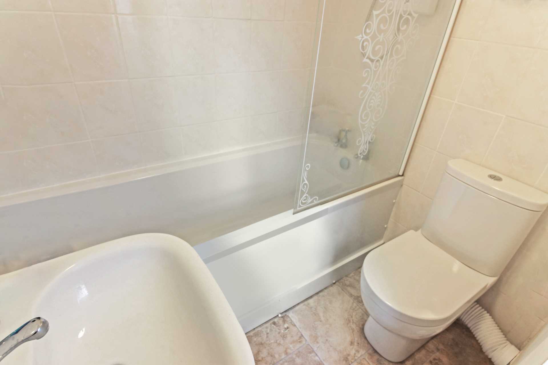 Hunters Close, Tring, Image 9