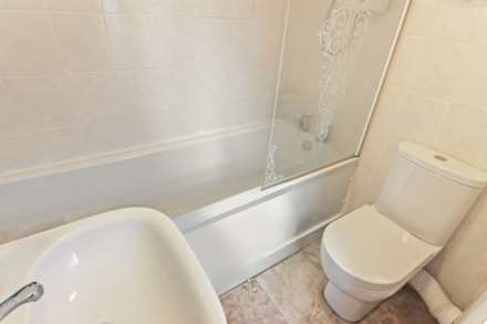 Hunters Close, Tring, Image 9