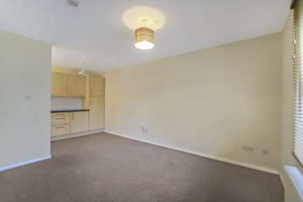 Hunters Close, Tring, Image 2