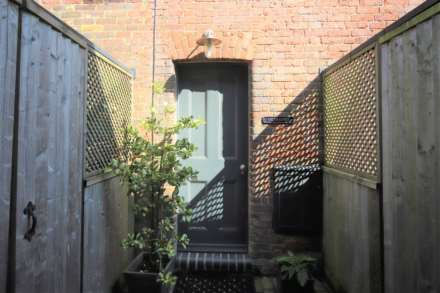 Church Yard, Tring, Image 3