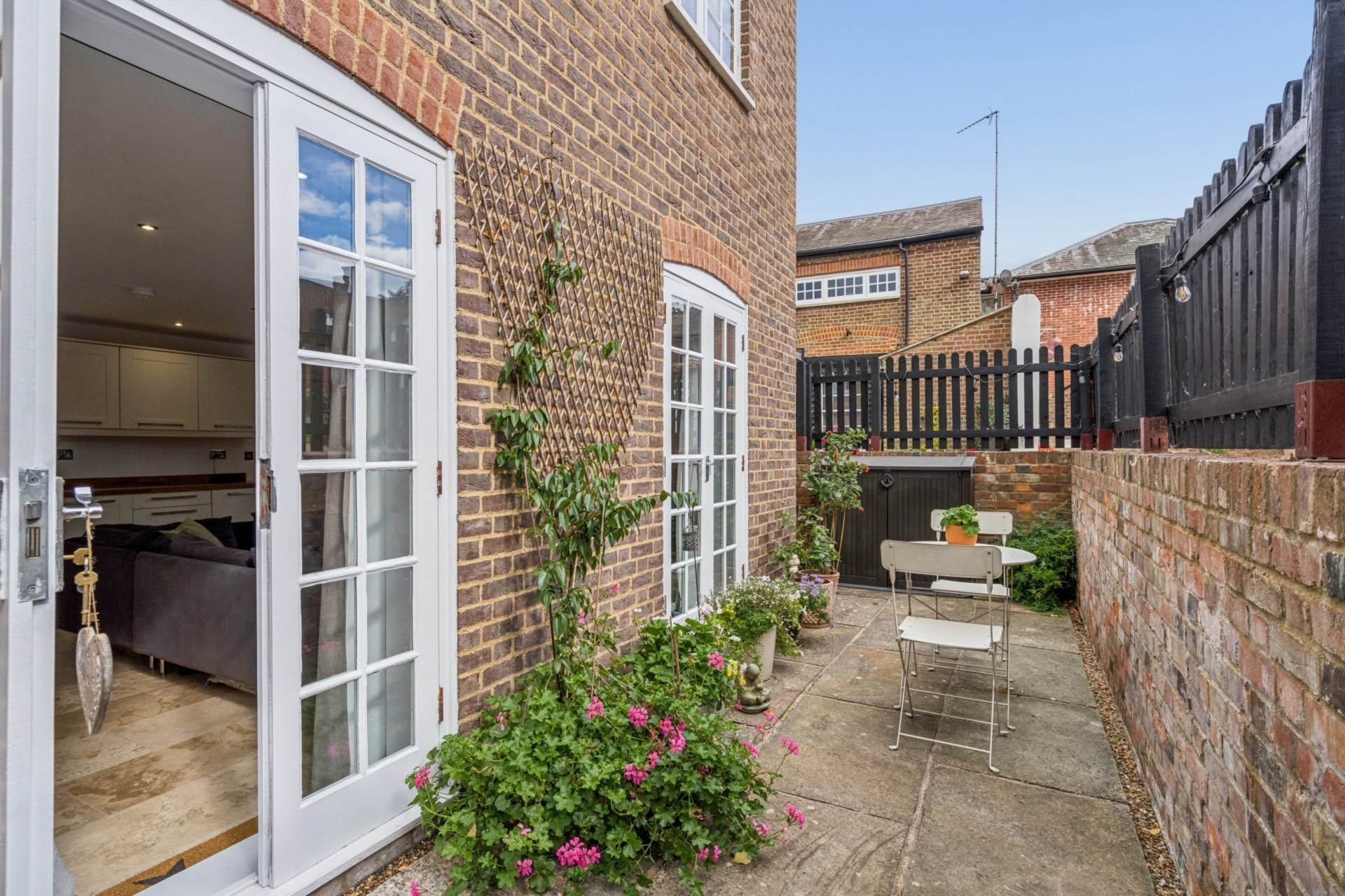 Bank Mews, High Street, Tring, Image 20