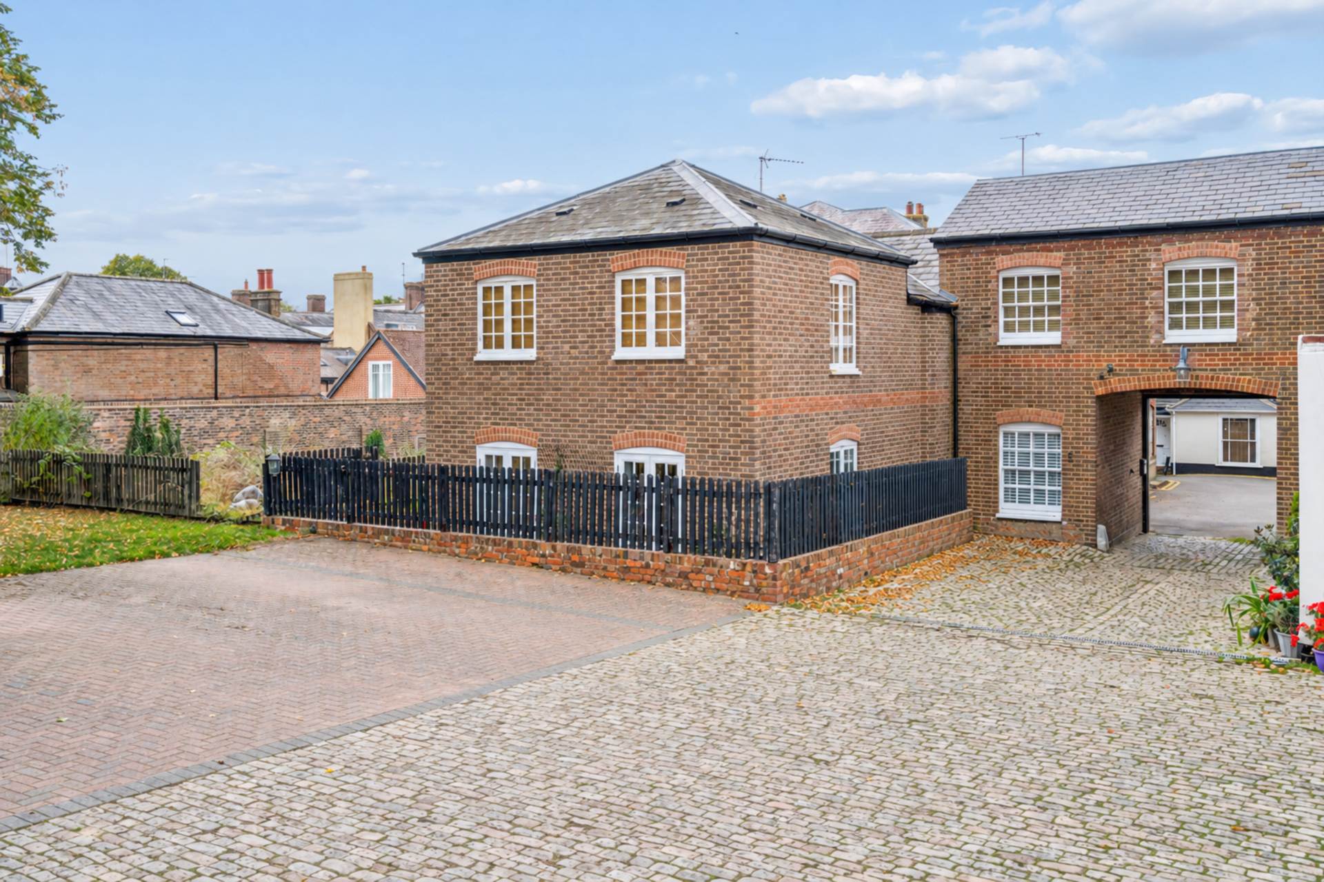 Bank Mews, High Street, Tring, Image 22
