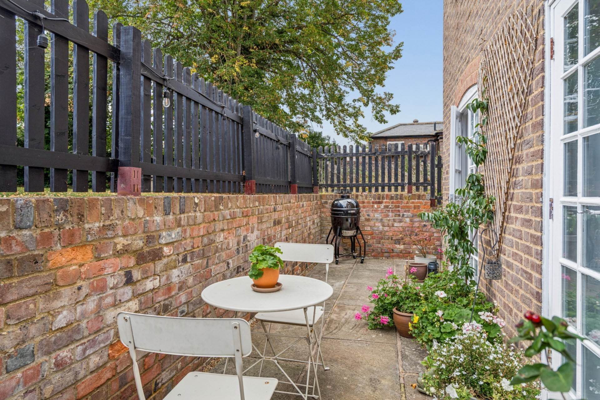 Bank Mews, High Street, Tring, Image 3