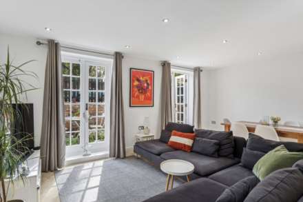Bank Mews, High Street, Tring, Image 10