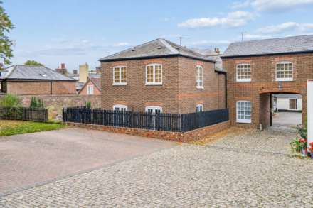 Bank Mews, High Street, Tring, Image 22