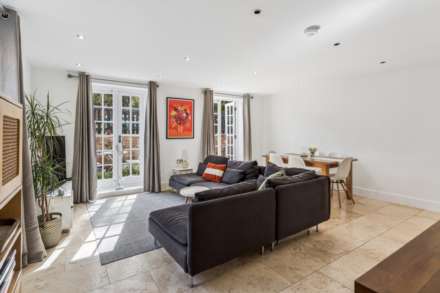 Bank Mews, High Street, Tring, Image 7