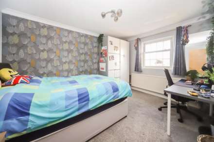 Hunters Close, Tring, Image 17