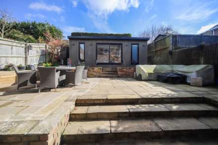 Hunters Close, Tring, Image 23