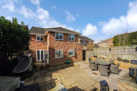 Hunters Close, Tring, Image 24