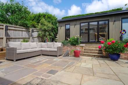 Hunters Close, Tring, Image 25
