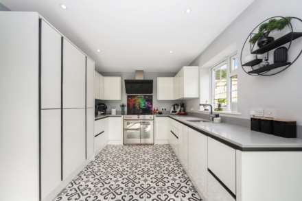 Hunters Close, Tring, Image 4