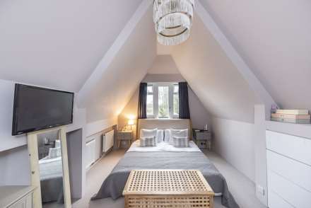 Chiltern Cottages, Buckland Common, Image 14