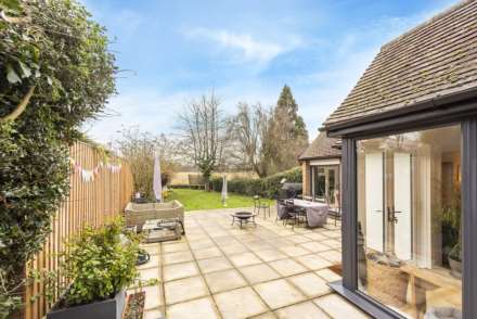 Chiltern Cottages, Buckland Common, Image 15