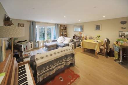 Brookside Court, Tring, Image 4